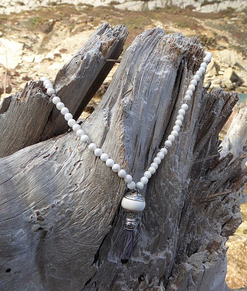 Bild "Mala Set:Tibetperle2-weiss-Baumstamm-500.jpg"