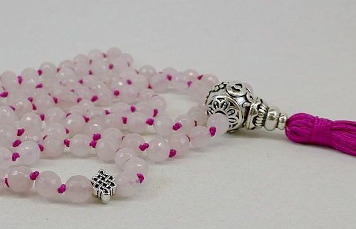 Bild "Malas geknotet:8Symbole-Rosenquartz-4-500_ji.jpg"