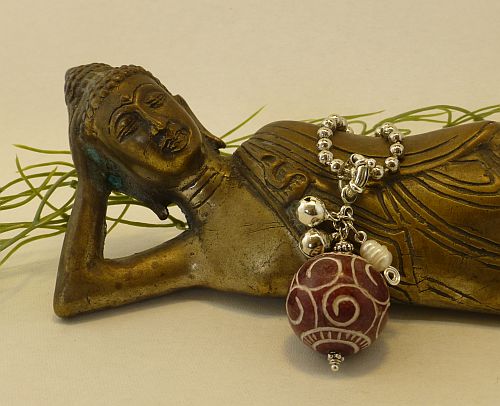 Bild "Schutz Amulette:Buddhaperle-rot-1-500.jpg"